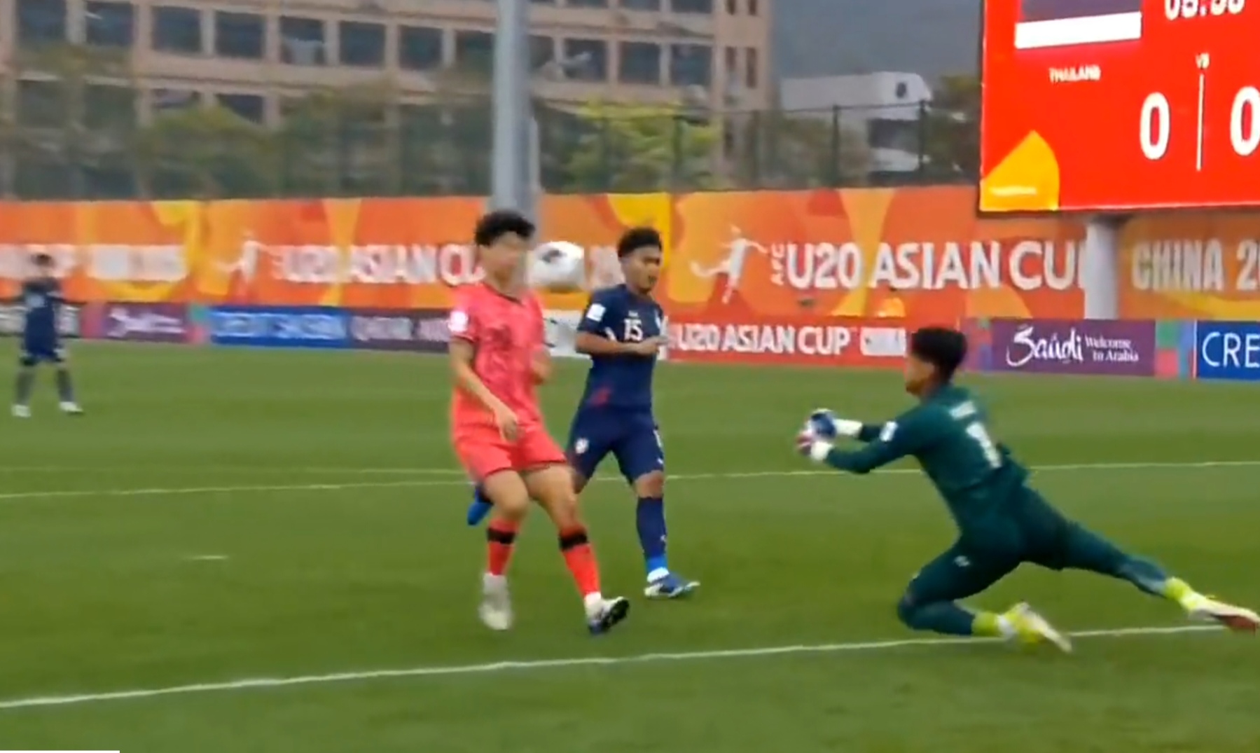 爱游戏入口-关于韩国国家队训练开放日,今晨扳平良机引观众欢呼,全明星赛在即,年轻球员获得机会的信息