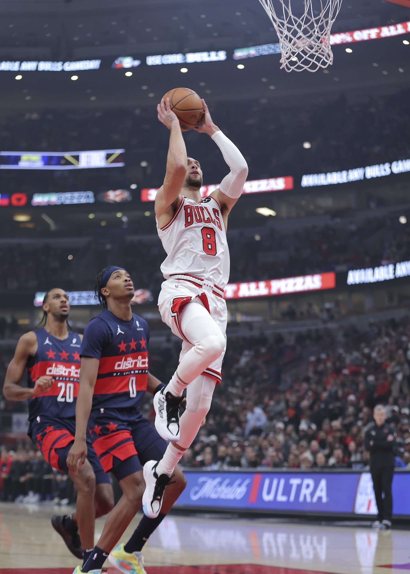 爱游戏app-关于加时末段芝加哥公牛调整名单以备NBA季后赛，防线松动环节打磨，引发热议，阵容厚度经受考验的信息